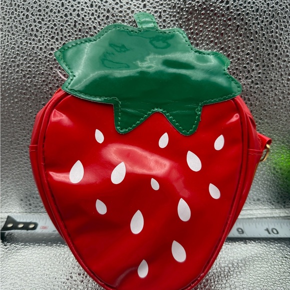 Handbags - Strawberry Shaped Red and Green Bag with Gold Detachable Chain - Some Callouts